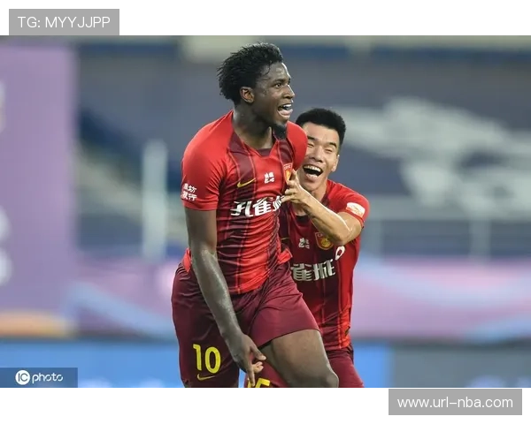 山东泰山三度追平展现顽强斗志，全队逆境不言弃彰显坚韧精神